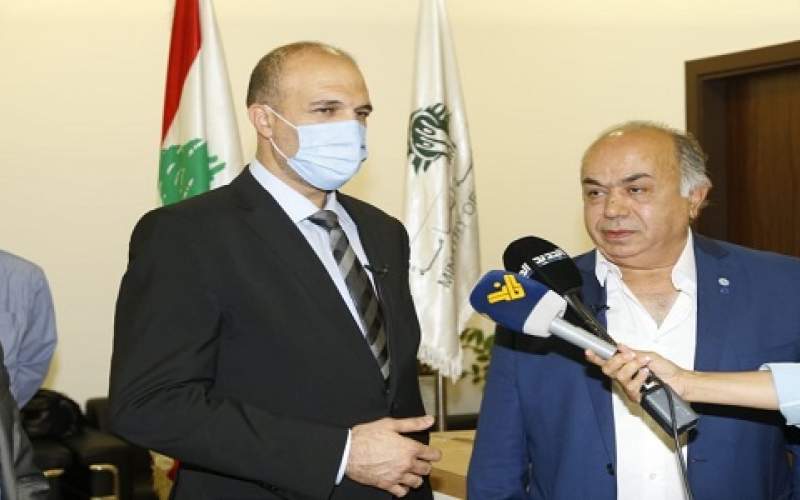وزير الصحة تسلم هبة من الكمامات ونوه بالتعاون البناء بين المجتمعين المقيم والمغترب