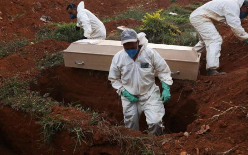 البرازيل الثالثة على مستوى العالم في وفيات كورونا