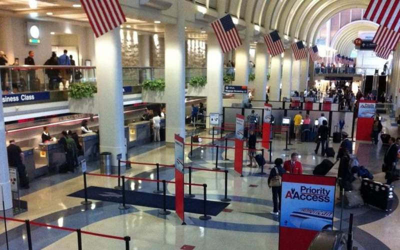 إهمال فادح في أميركا.. لا اجراءات وقائية ضد كورونا المتحور في المطارات