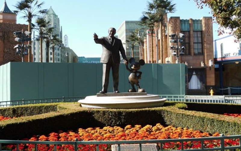 ديزني لاند ستتحول إلى موقع للتطعيم الجماعي