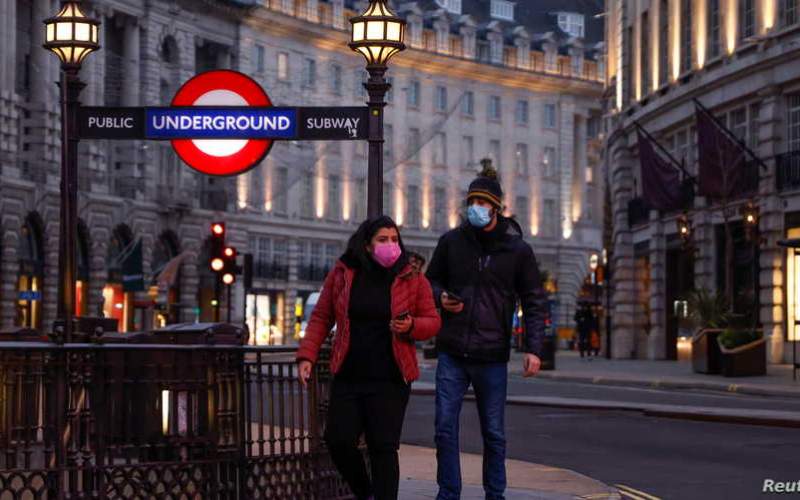 النظام الصحي البريطاني بحالة خطيرة جداً.. والملكة تتلقى لقاح كورونا