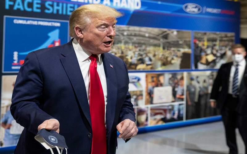 ترامب يكشف سبب عدم ارتداء الكمامة