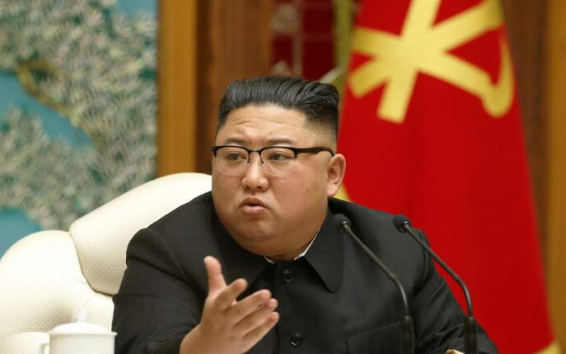 في أول إطلالة منذ نحو شهر.. كيم يبحث مكافحة كورونا