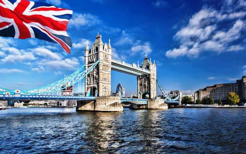 عالم بريطاني يتوقع تسجيل الإصابة صفر بكورونا بهذا التاريخ