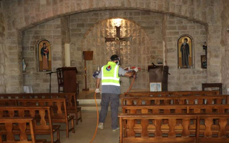 الدفاع المدني يعقّم 30 كنيسة و 610 مساجد من فيروس كورونا