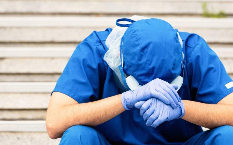 فيروس كورونا المتحور يتسلل الى بلدين جديدين