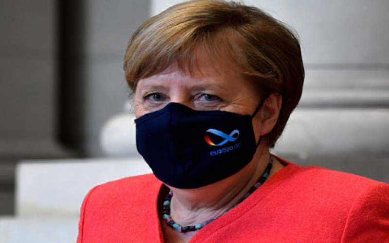 ميركل تحذر من الأكاذيب والمعلومات المُضَلِلة عن كورونا 