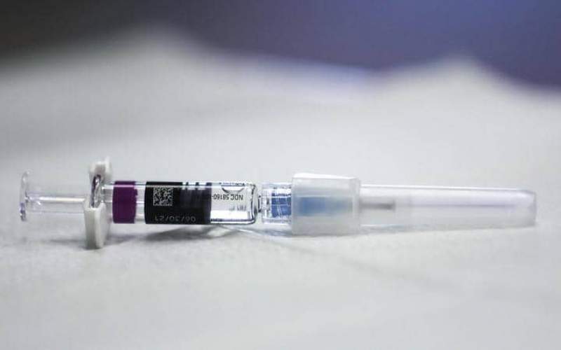 لقاح كورونا غير متاح حتى منتصف 2021 في هذه الدولة..