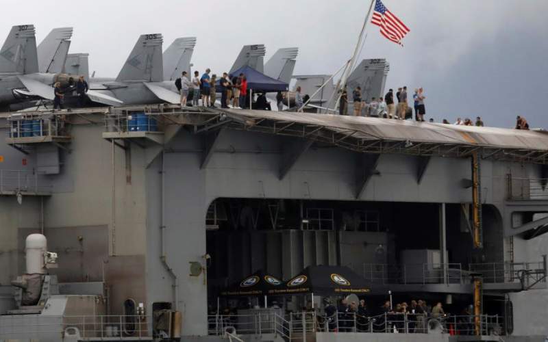إخلاء حاملة الطائرات روزفلت من طاقمها بسبب كورونا