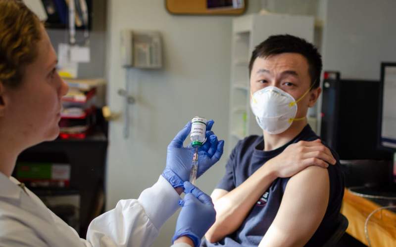 مسؤول صحي صيني: أعطينا أكثر من 15 مليون جرعة من لقاح كورونا