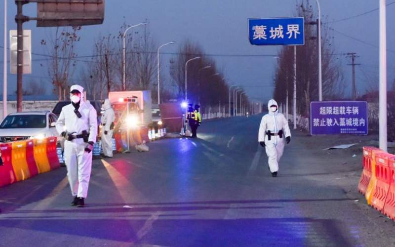 الصين تعزل مدينتين وتقيد حركة الملايين لكبح تفشي كورونا