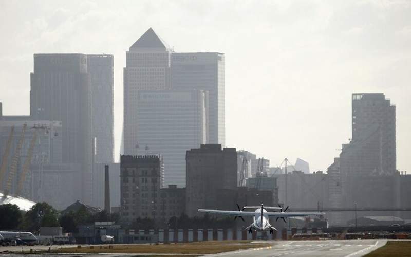 بريطانيا تعلق الرحلات الجوية مع جنوب إفريقيا