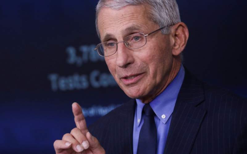 فاوتشي يتوقع السيطرة على الجائحة ويطمئن العالم بشأن تحور كورونا