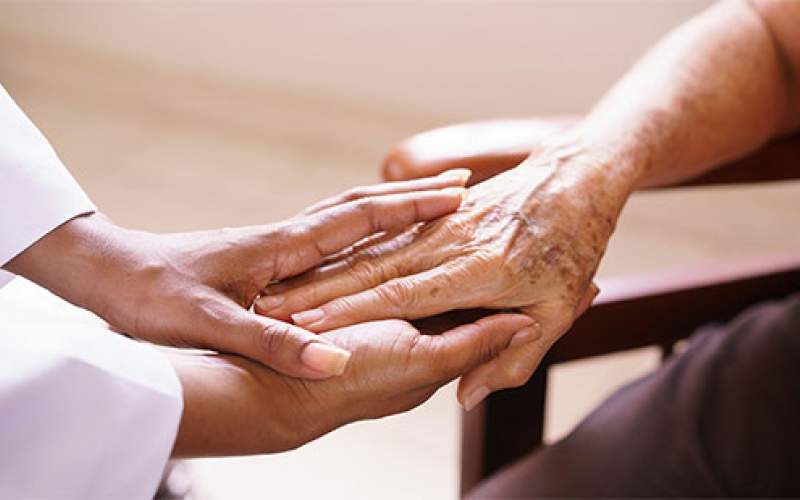 آلاف المصابين بكورونا في دور رعاية للمسنين بمقاطعة كندية