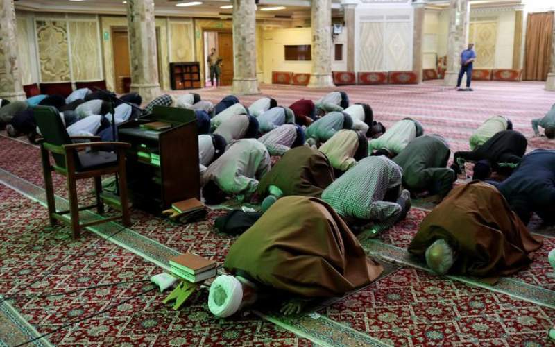 ايران تفتح المساجد في ليالي القدر