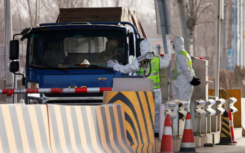 عزل أكثر من 20 ألف شخص.. الصين تغلق مدينة جديدة لتطويق العدوى