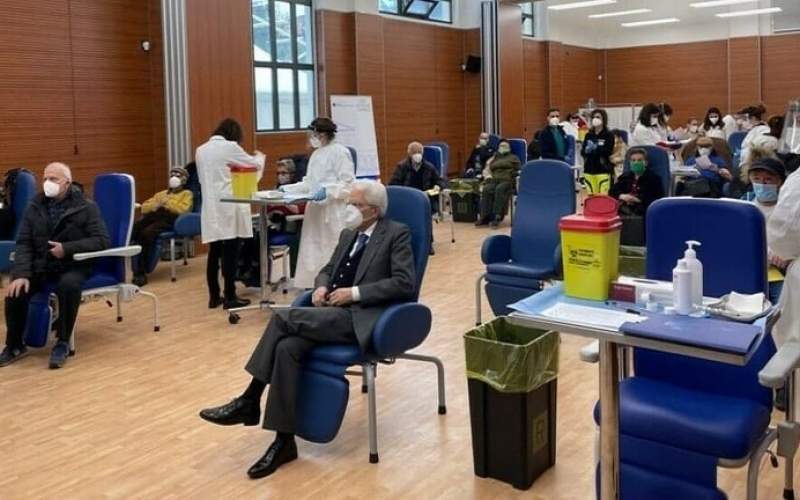 بعدما انتظر دوره كمواطن عادي.. الرئيس الإيطالي تلقى لقاح فيروس كورونا