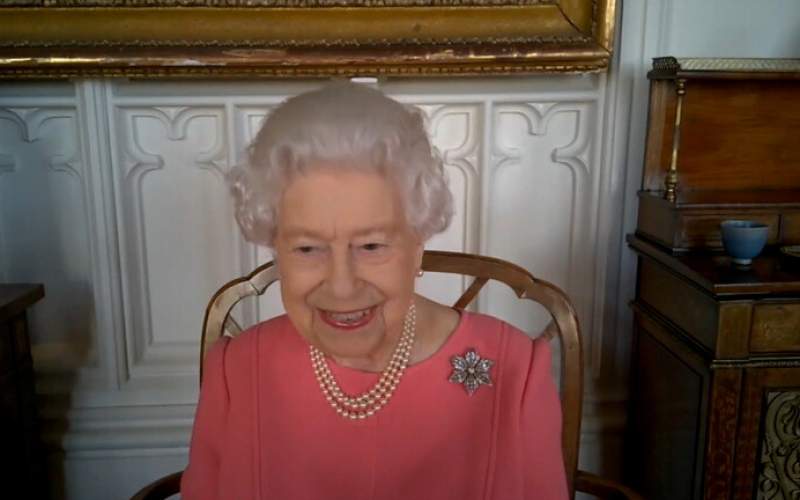 ملكة بريطانيا تتحدث عن تجربتها الخاصة مع لقاح كورونا 