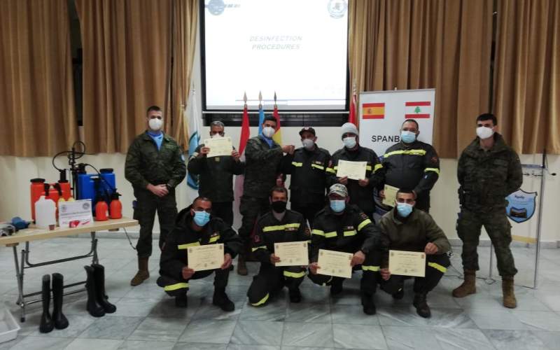 الكتيبة الاسبانية نظمت دورة تدريبية على التعقيم لعناصر الدفاع المدني