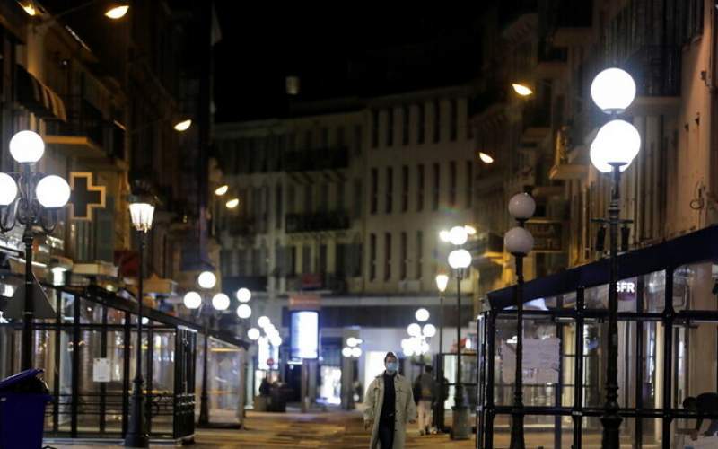 إجراءات مكافحة كورونا تقلص حركة الركاب الجوية من وإلى فرنسا إلى النصف