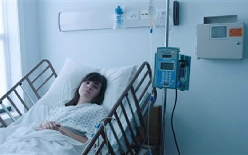 هكذا اكتشفت فتاة إصابتها بكورونا خلال بثٍ مباشر