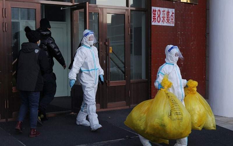 الصين تواجه تراكم كمية هائلة من النفايات الطبية بسبب فحوص كورونا 
