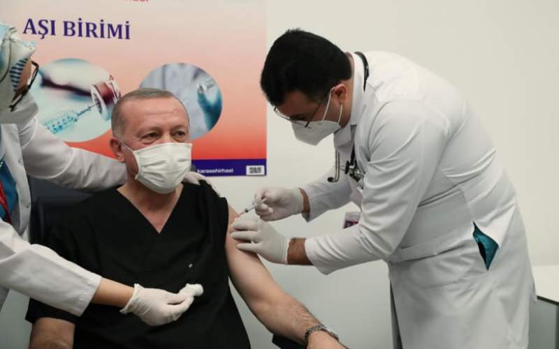 منهم أردوغان.. قادة بعض الدول يتلقون جرعة لقاح مضاد لكورونا