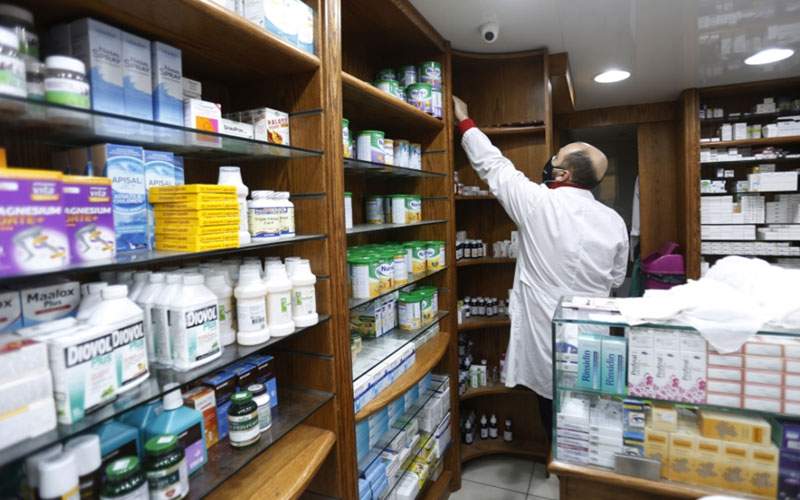 مستوردو الأدوية يُحذّرون اللبنانيين: التّخزين «سيخلق نقصاً حاداً»