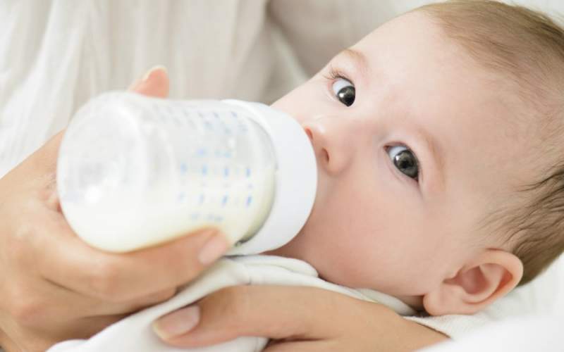 هل الأجسام المضادة لحليب الأم تحمي من كورونا؟