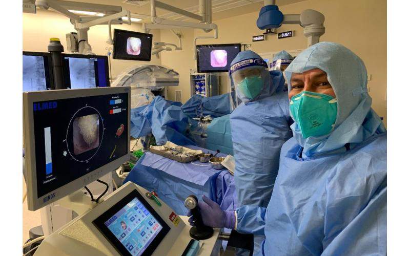 استخدام روبوت في جراحة كلوية لمصاب بفيروس كورونا في قطر