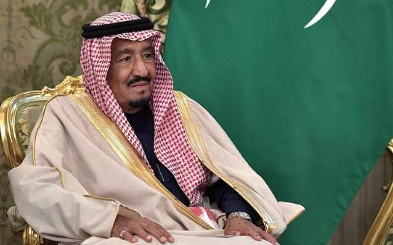 كورونا يصل الى أفراد العائلة الحاكمة السعودية.. والملك سلمان يعزل نفسه في جزيرة