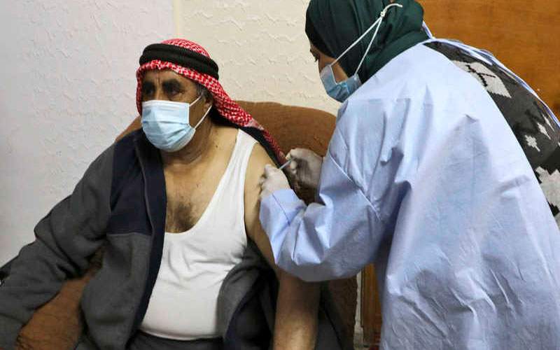 العراقيون أقبلوا بكثافة على أخذ اللقاحات بعد خوفهم نتيجة ارتفاع الإصابات والوفيات بكورونا