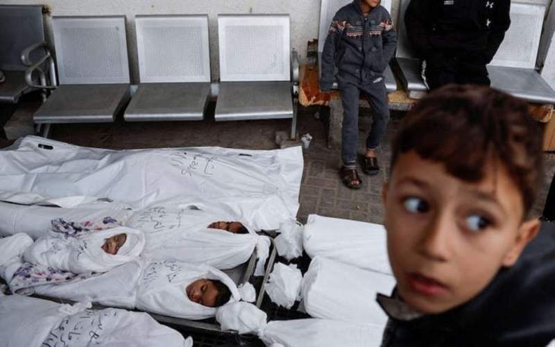 عشرات الشهداء ومئات الجرحى في غارات إسرائيلية على جنوب ووسط قطاع غزة
