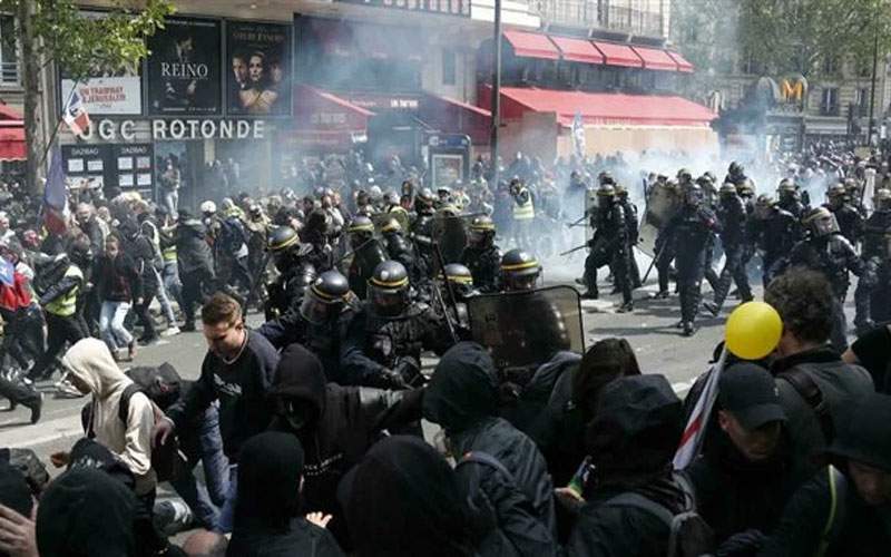  احتجاجات ضد قيود كورونا واشتباكات في مدينة نيس في فرنسا 