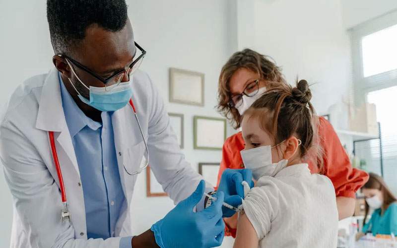 4 خطوات ضرورية قبل تطعيم الأطفال بلقاح فيروس كورونا.. ما هي؟
