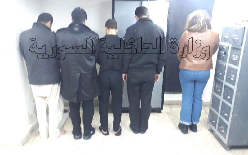 القبض على عصابة احتيال استغلت 
