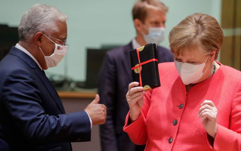 أوروبا تبحث خطة إنقاذ اقتصادي وتعود لتطبيق العزل