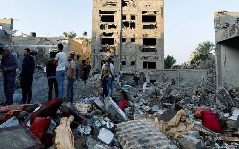 محرقة غزة في يومها الـ122: مجزرة في دير البلح  ضحيتها 30 شهيداً وقصف مكثف على خان يونس