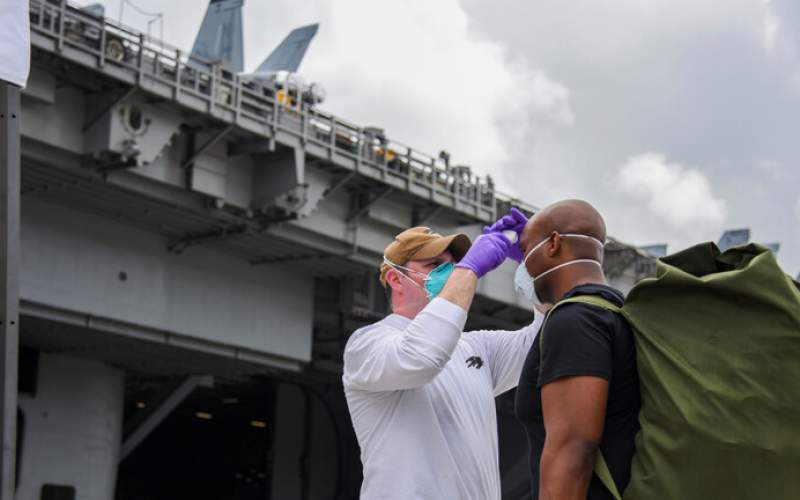 كورونا يعاود إصابة طاقم حاملة USS Roosevelt الأمريكية