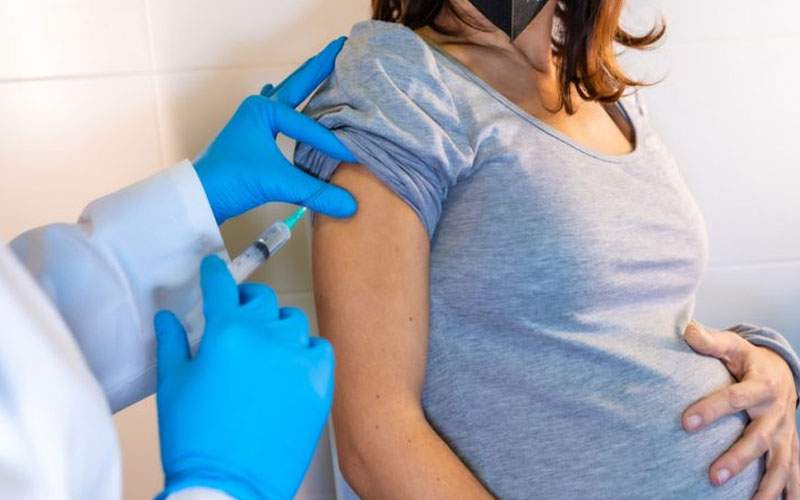  السلطات الصحية الأمريكية تشجع النساء الحوامل على التطعيم ضد كورونا